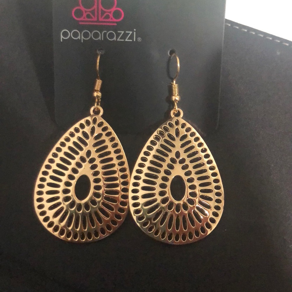 Earrings - Picture 5 of 8